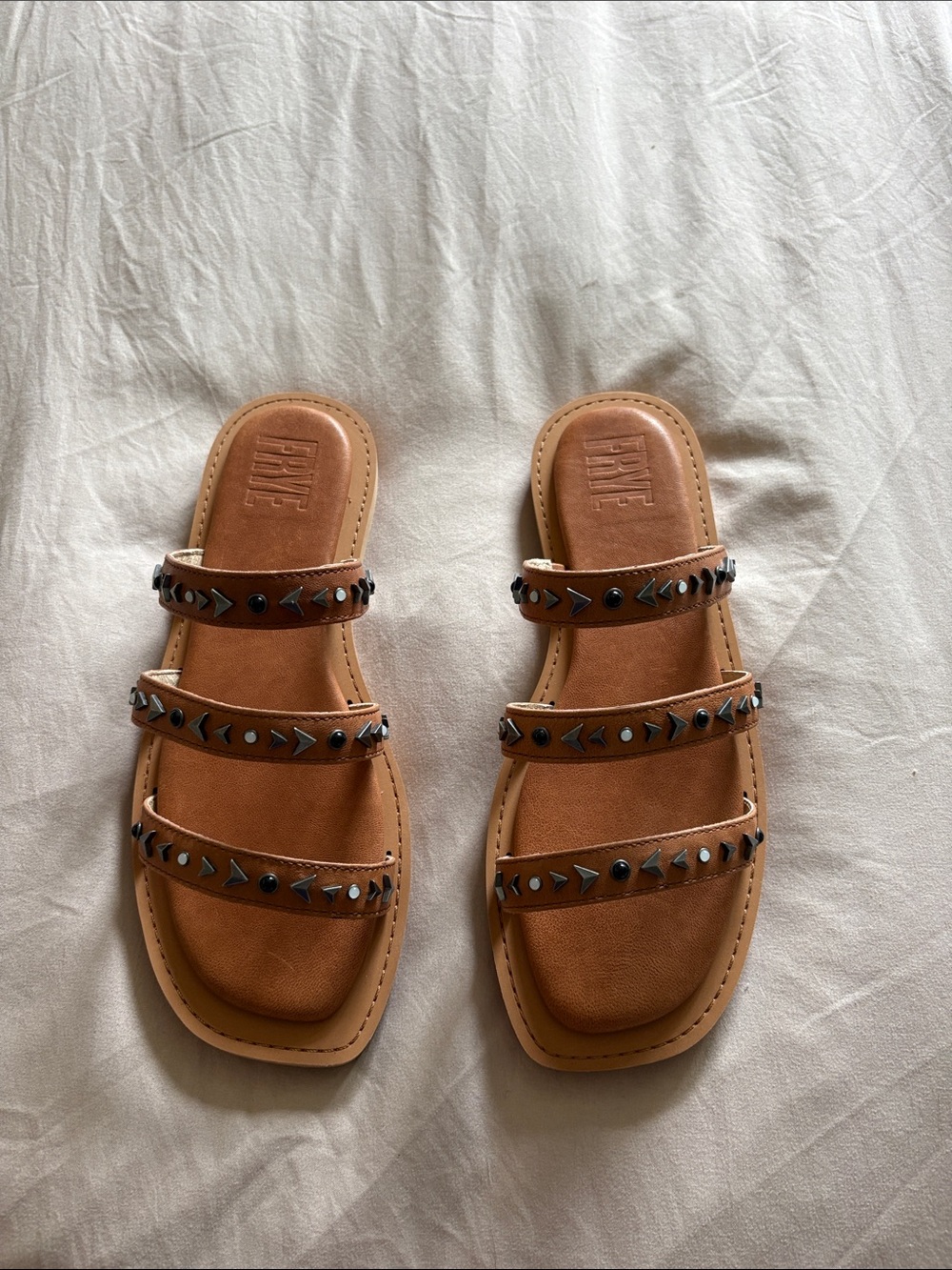 Frye Faye Studded Strappy Leather Slide Sandal Tan SZ 9.5
